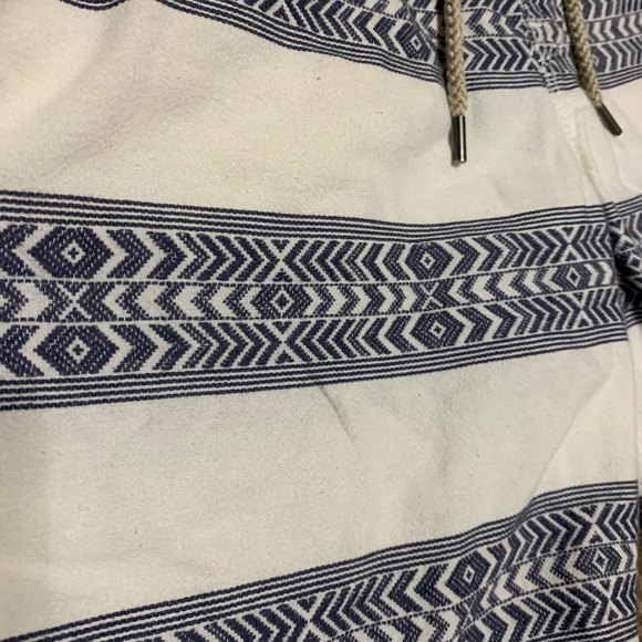 Men’s American Eagle Shorts - Picture 3 of 4